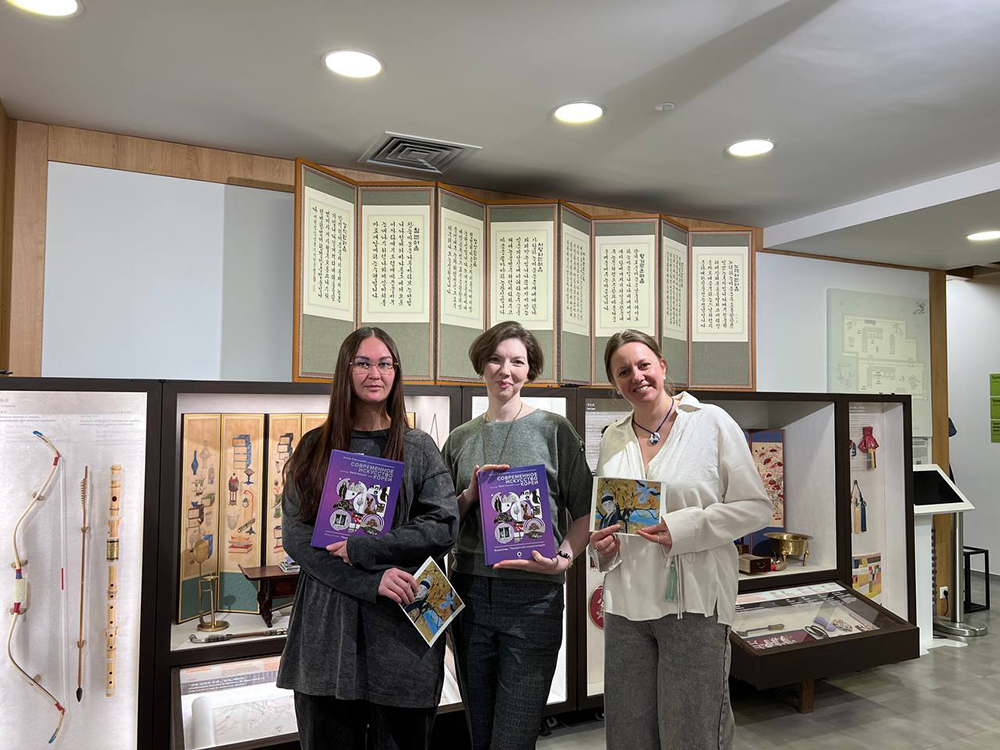 Слушатели, получившие автографы авторов книги