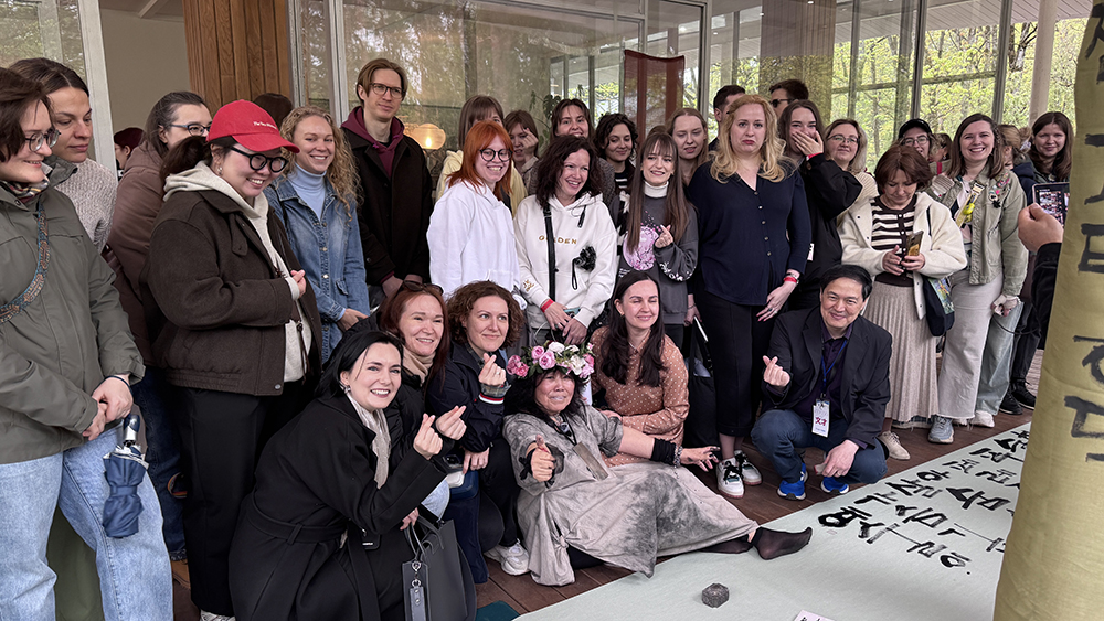 Художница-каллиграф Со Ёп