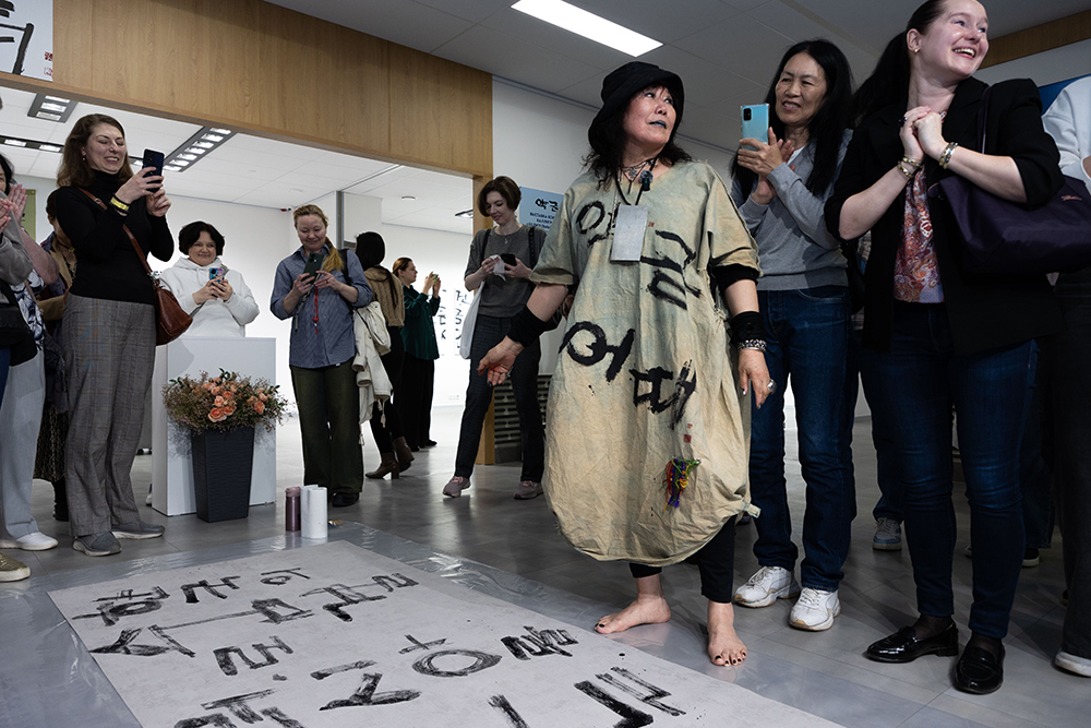 Живой перформанс корейской каллиграфии