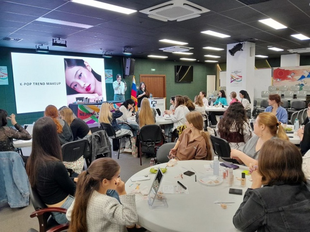 ▲강의 중인 최지우 강사(2)