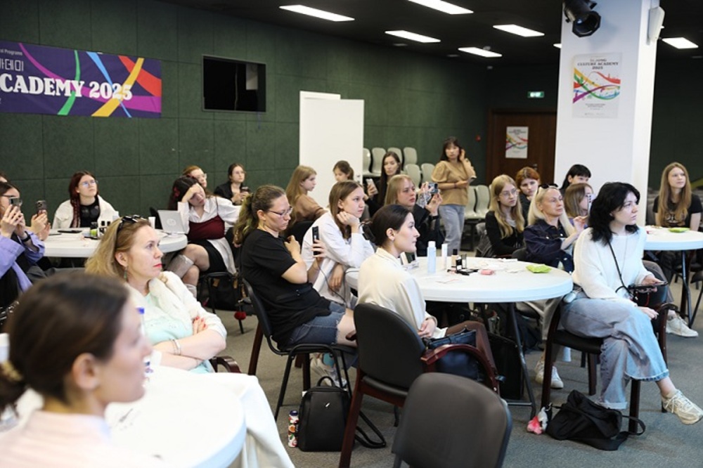 ​  ▲강의를 듣는 참가자들