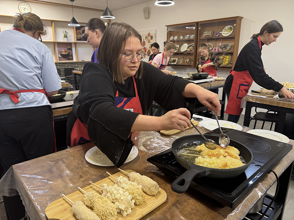 Процесс приготовления корн-догов