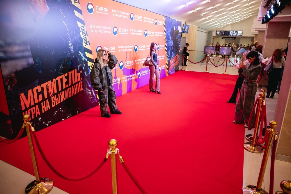 ​  ▲ 행사장 2층 백월 사진(1)