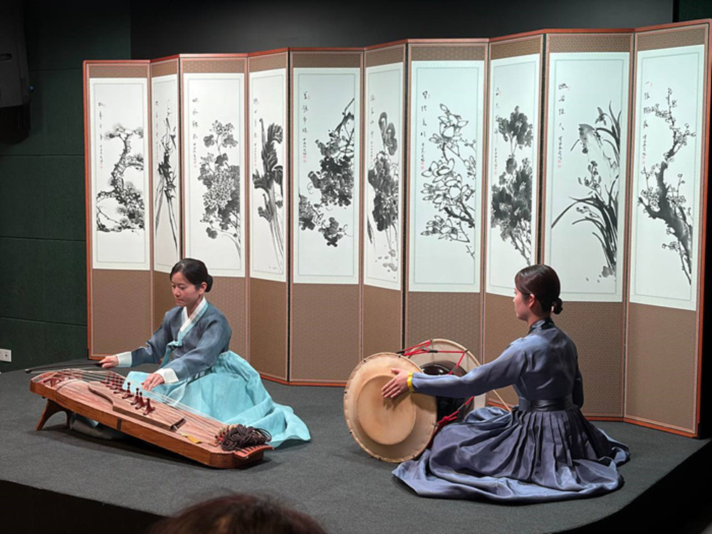 ▲ Выступление на аджэне