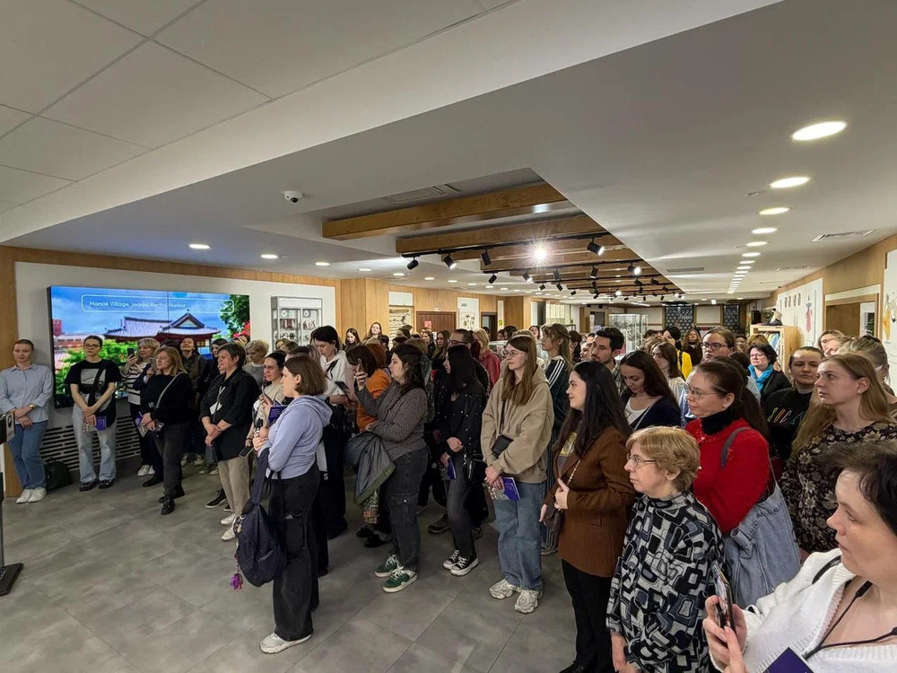 ​  ▲ 전시회 개막식 참가자