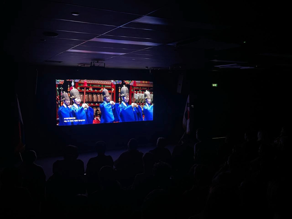 ▲ Показ концерта «Чонмё чэреак»